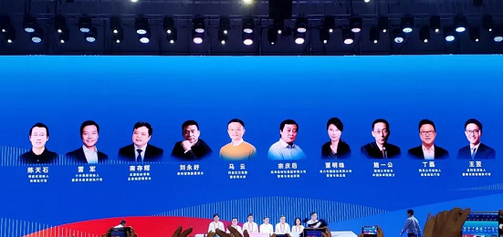  寒武纪陈天石出席全国双创周启动仪式